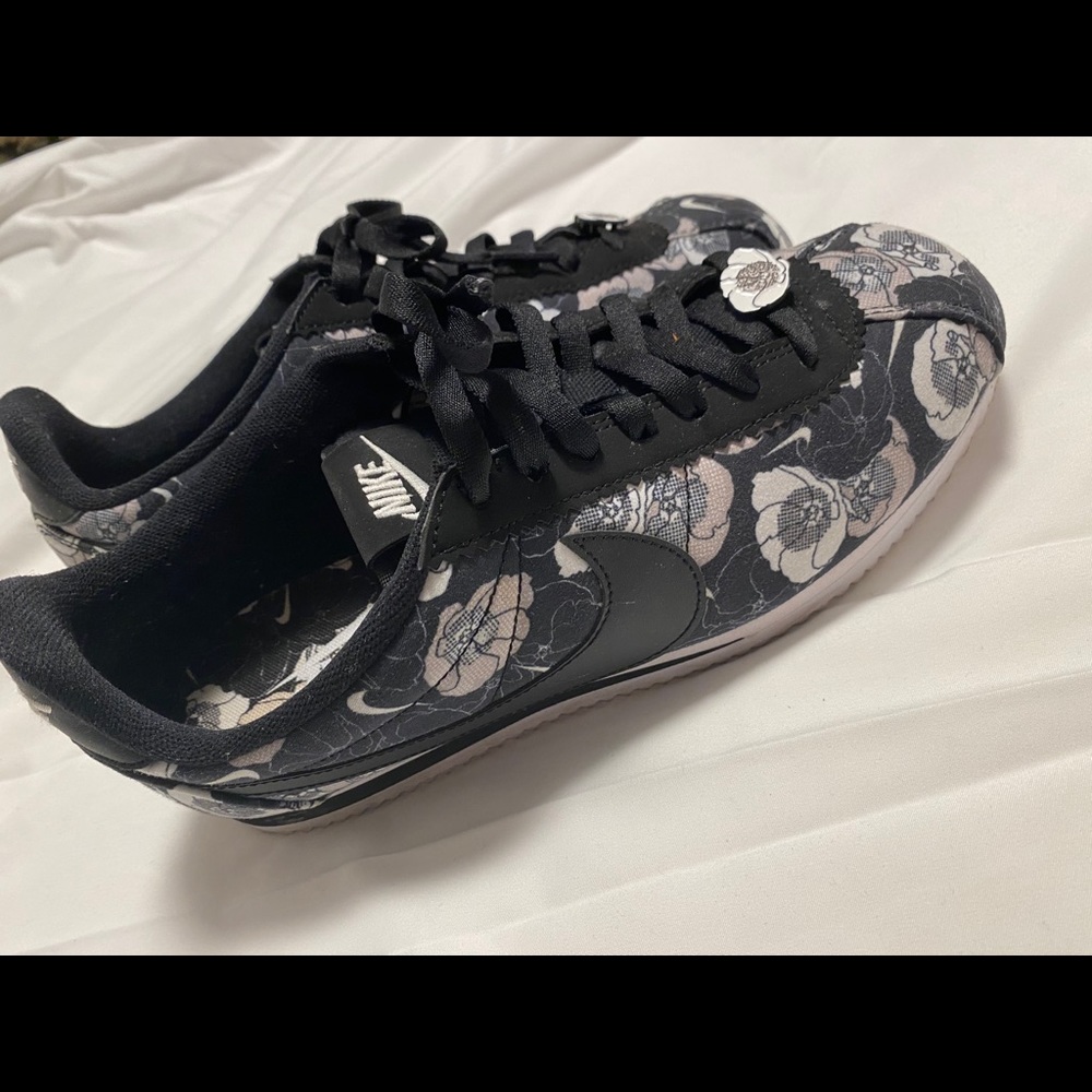 NIKE Cortez
